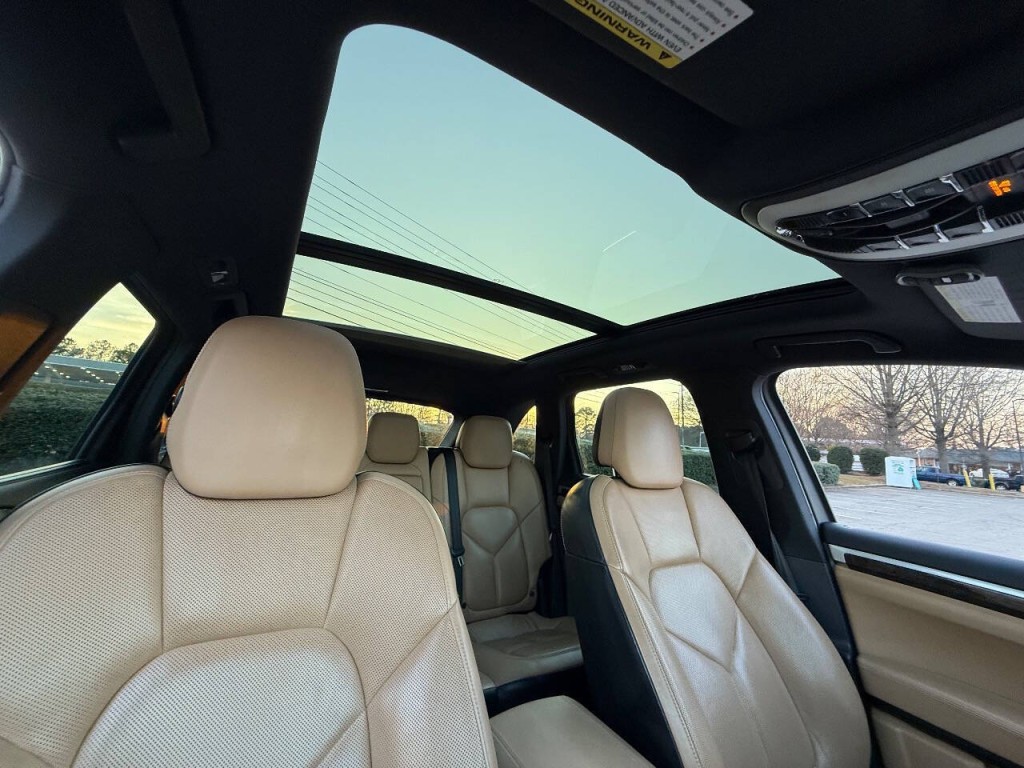 2016 Porsche Cayenne Image 23