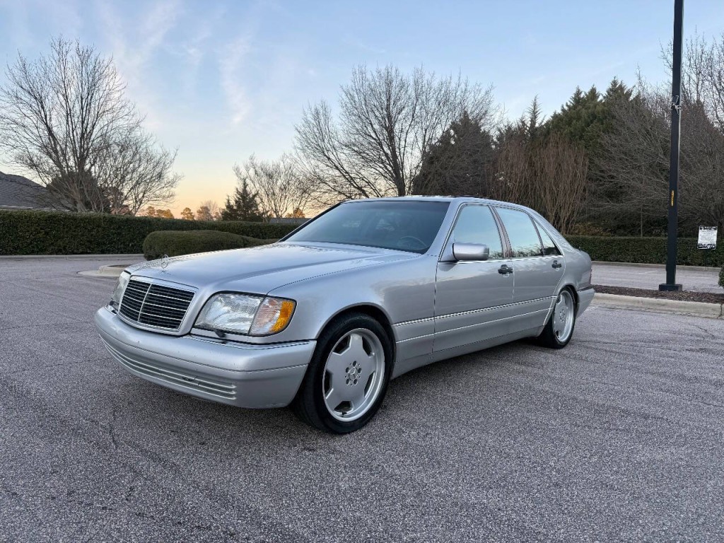 1999 Mercedes-Benz S-Class Image 1