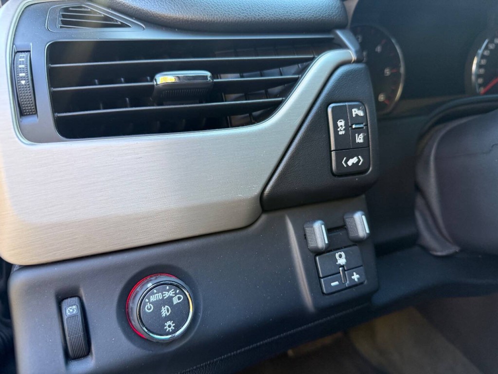 2015 GMC Yukon Image 16