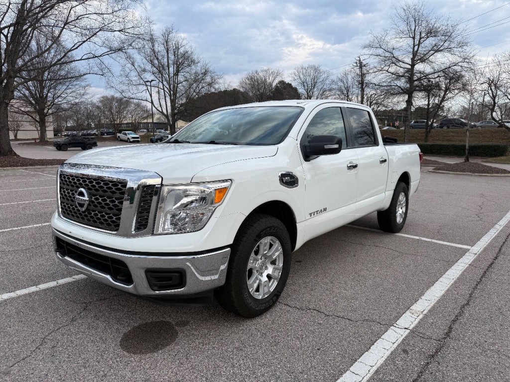 2017 Nissan Titan Image 1