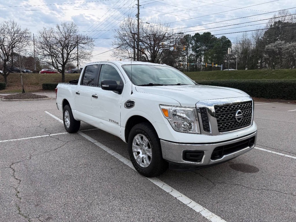 2017 Nissan Titan Image 2