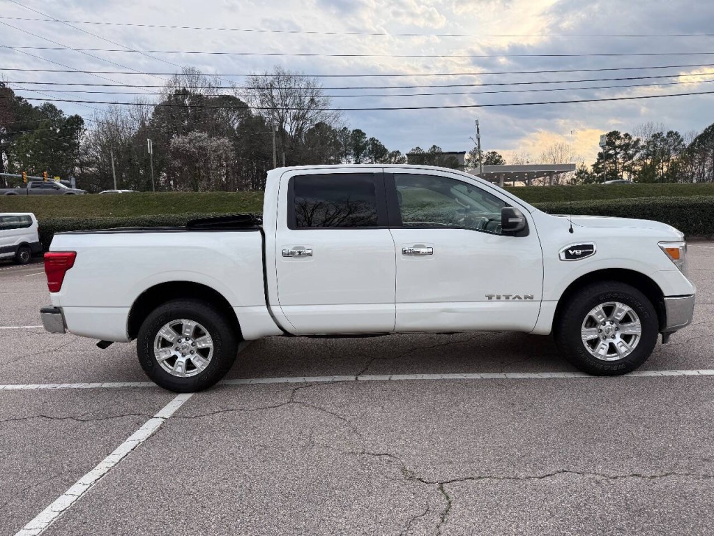 2017 Nissan Titan Image 3
