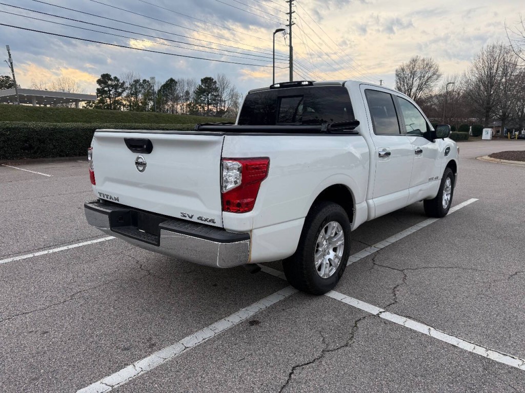 2017 Nissan Titan Image 4