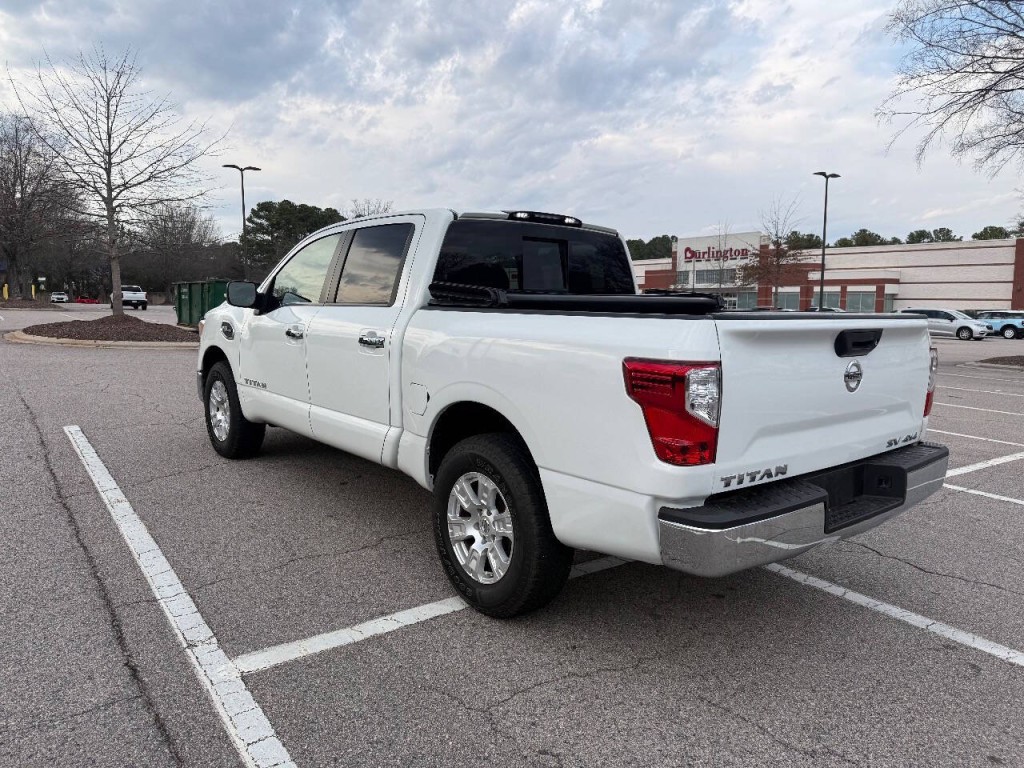 2017 Nissan Titan Image 6