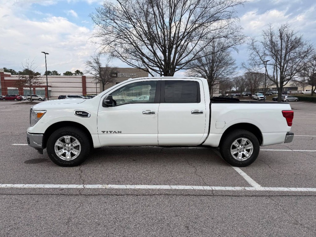 2017 Nissan Titan Image 7