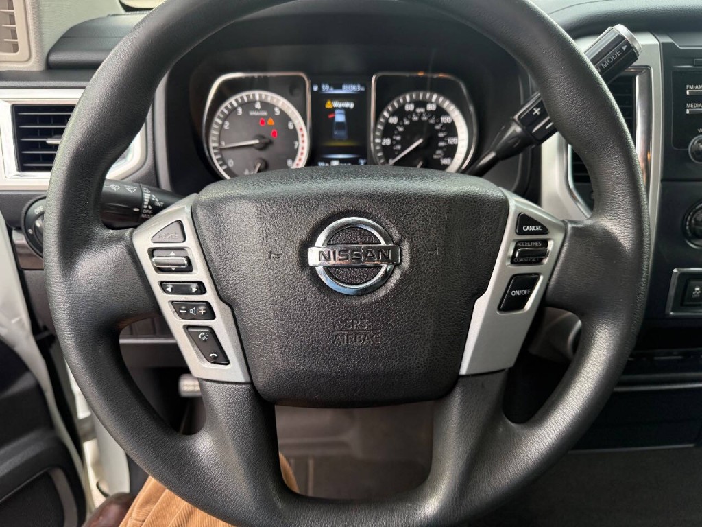 2017 Nissan Titan Image 17