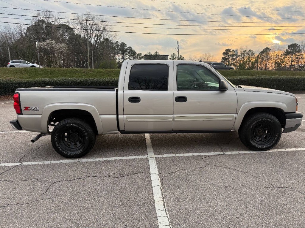 2004 Chevrolet Silverado 1500 Image 3
