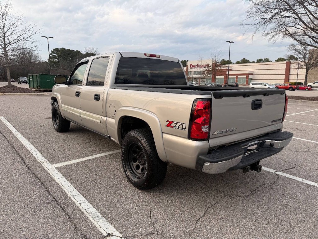 2004 Chevrolet Silverado 1500 Image 7