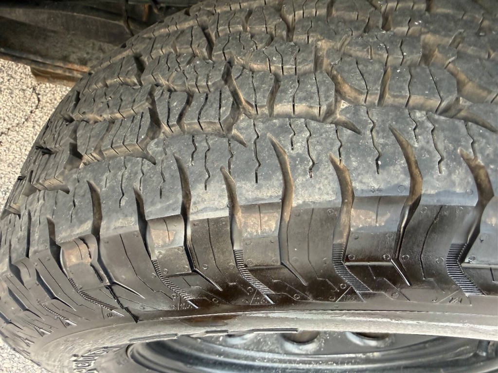 2004 Chevrolet Silverado 1500 Image 10