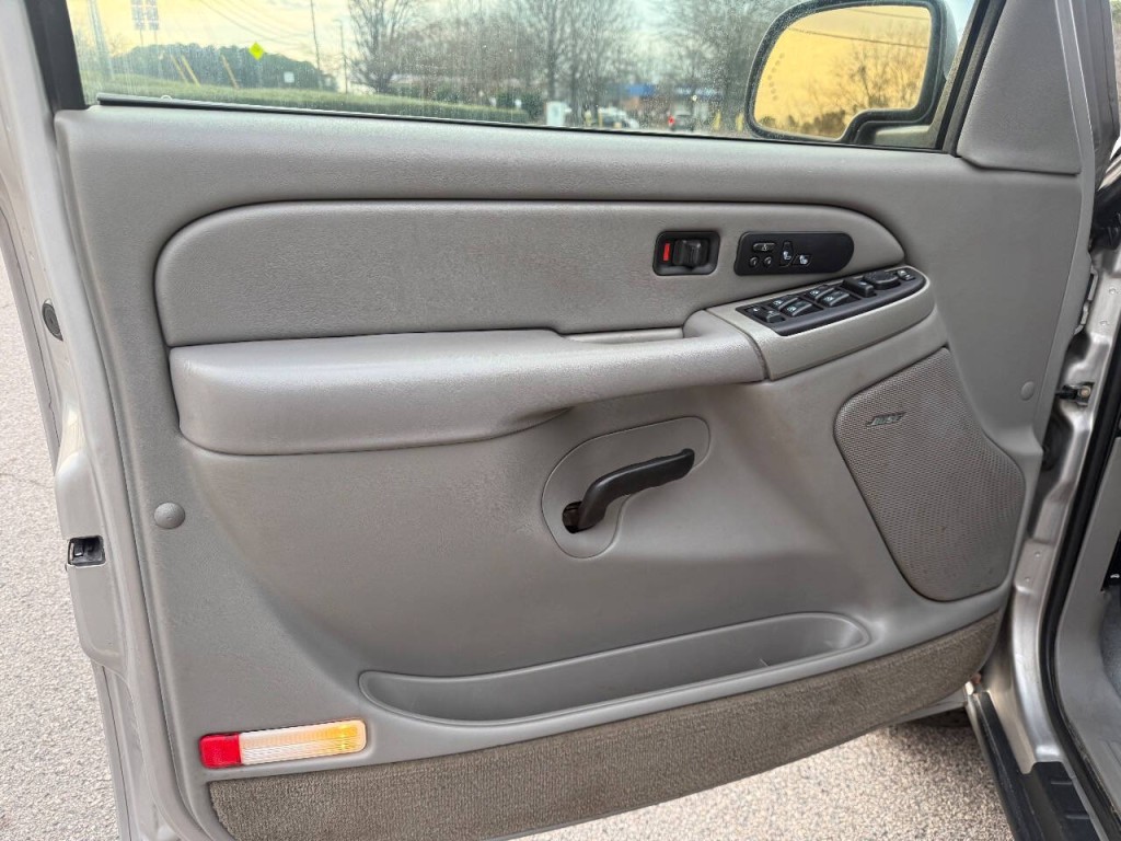 2004 Chevrolet Silverado 1500 Image 11