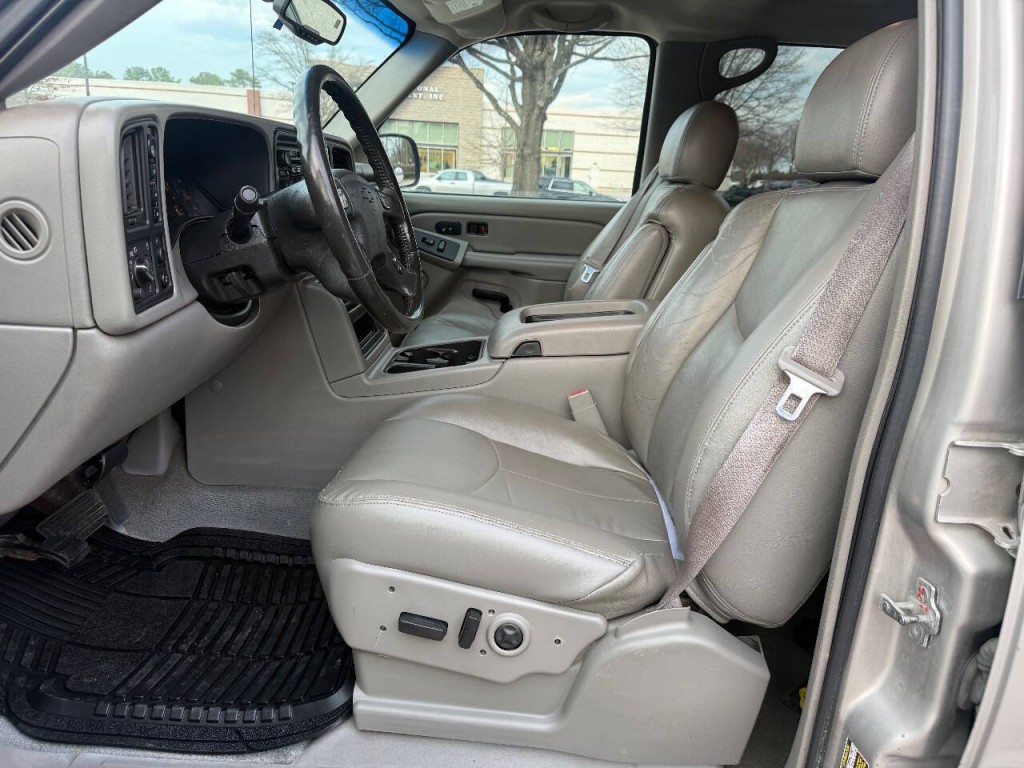 2004 Chevrolet Silverado 1500 Image 12