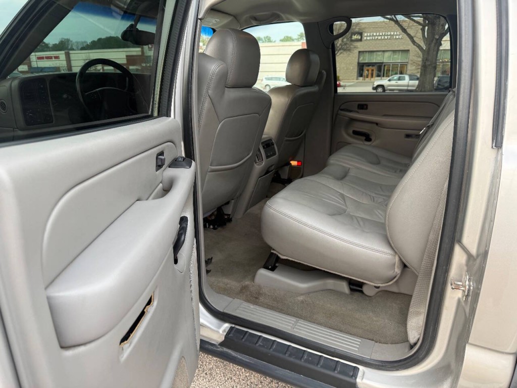 2004 Chevrolet Silverado 1500 Image 13