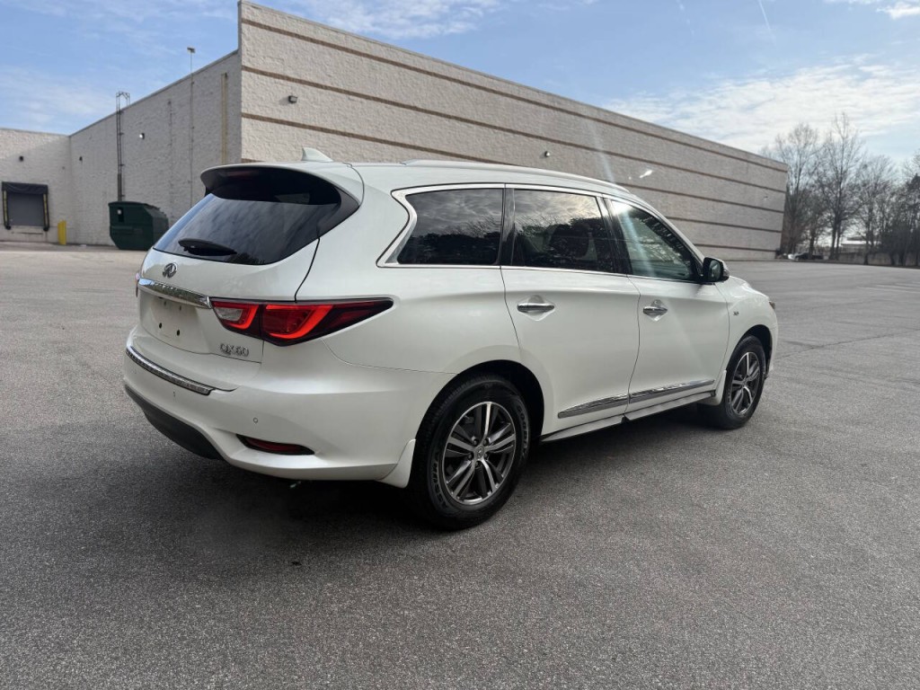 2017 INFINITI QX60 Image 4