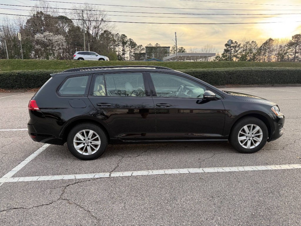 2016 Volkswagen Golf Image 3