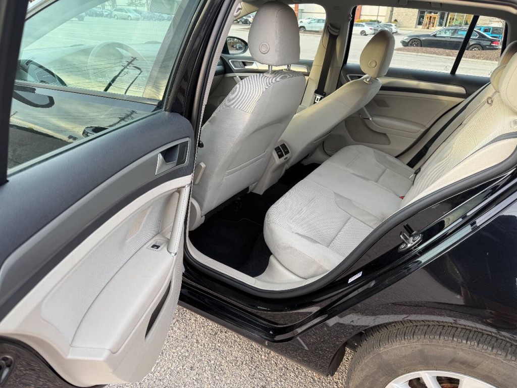 2016 Volkswagen Golf Image 10