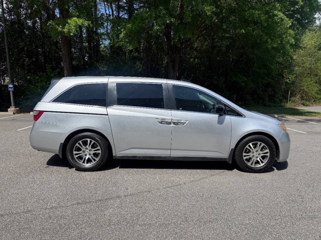 2011 Honda Odyssey Image 3
