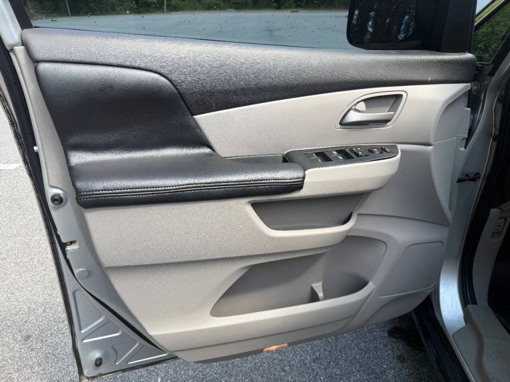 2011 Honda Odyssey Image 9