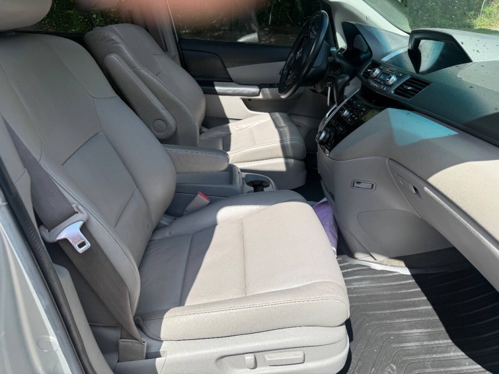 2011 Honda Odyssey Image 13