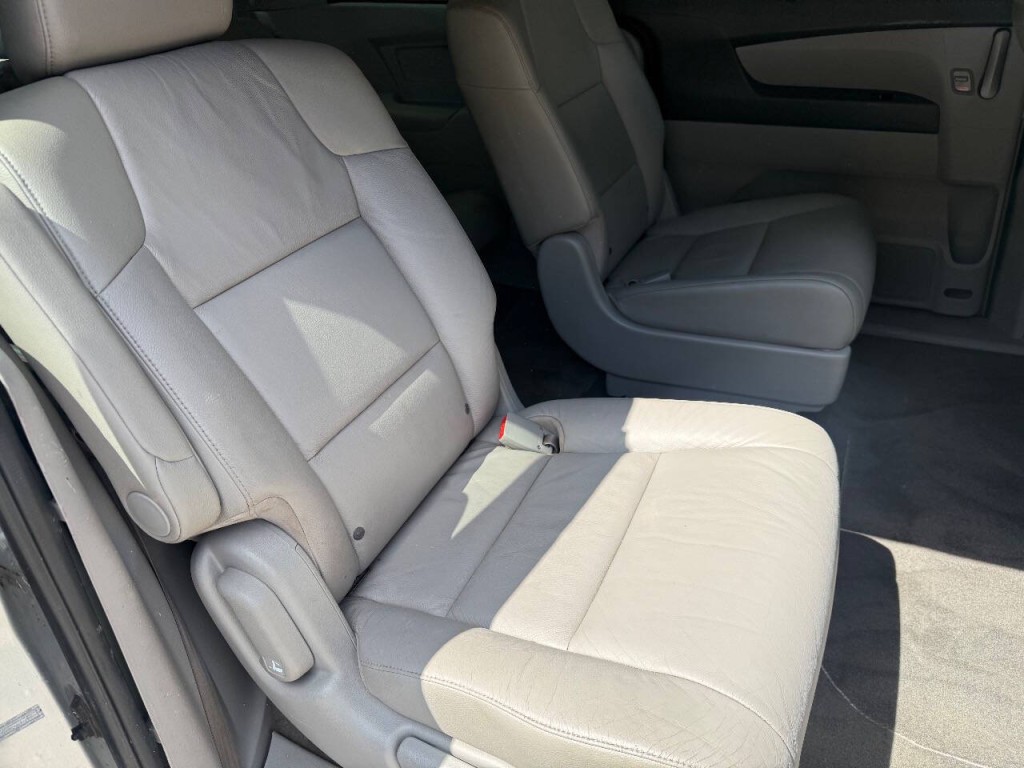 2011 Honda Odyssey Image 14