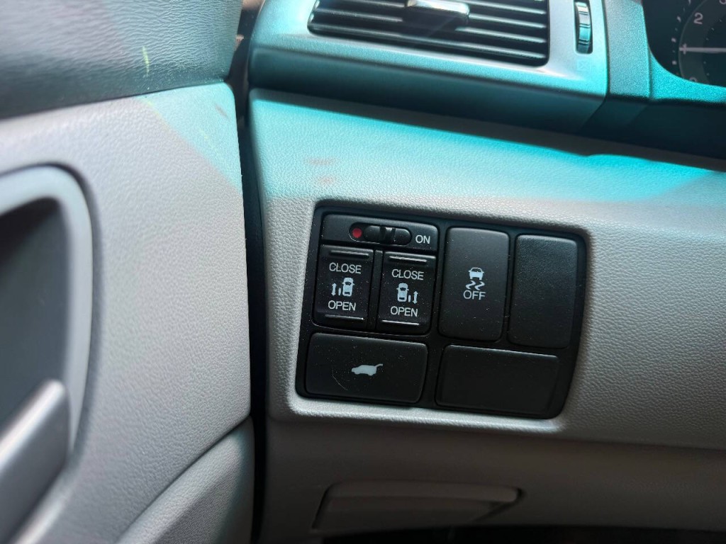 2011 Honda Odyssey Image 20