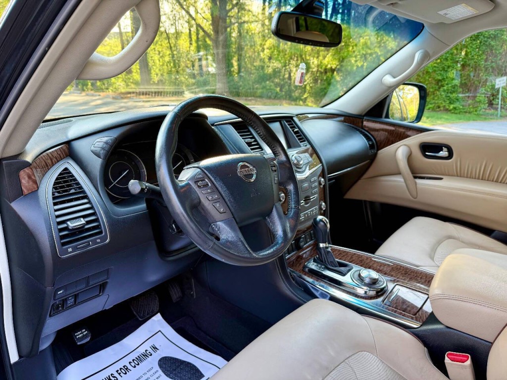 2017 Nissan Armada Image 9