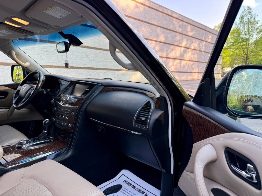 2017 Nissan Armada Image 10