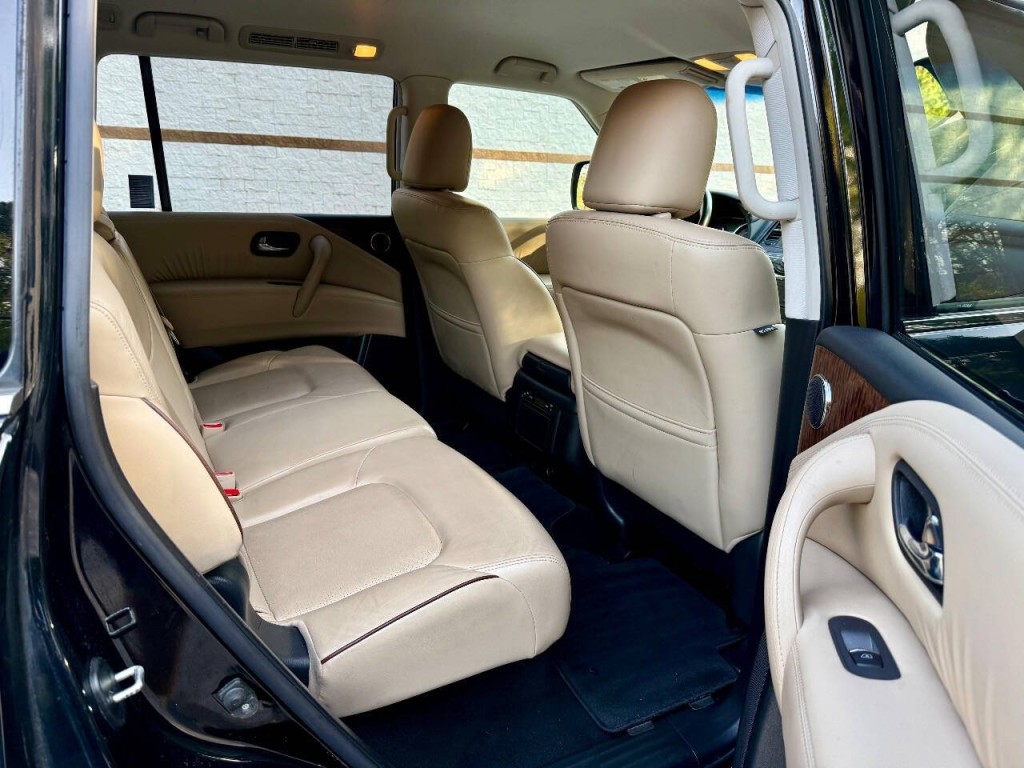 2017 Nissan Armada Image 11