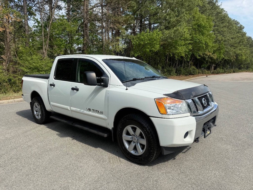 2013 Nissan Titan Image 2