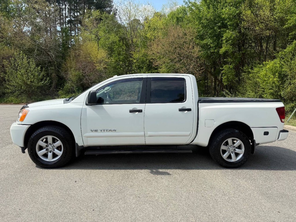 2013 Nissan Titan Image 3