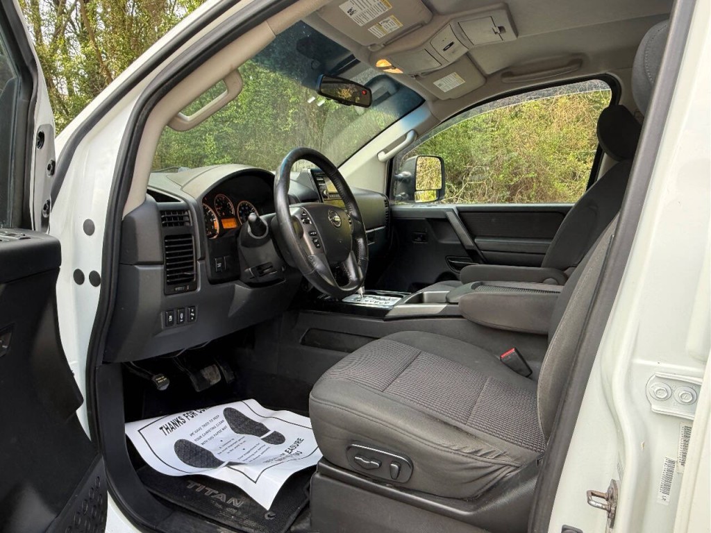 2013 Nissan Titan Image 9
