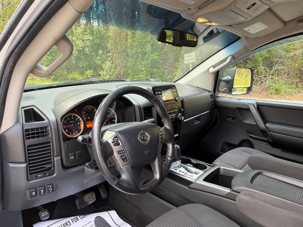 2013 Nissan Titan Image 10