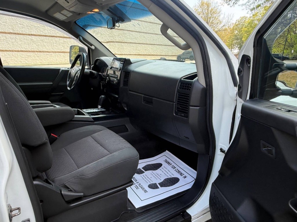 2013 Nissan Titan Image 11