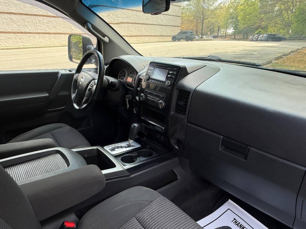2013 Nissan Titan Image 12