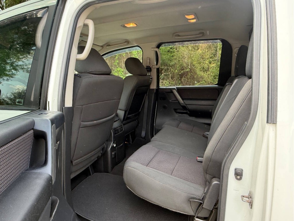 2013 Nissan Titan Image 13