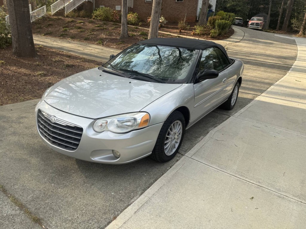 2005 Chrysler Sebring Image 1