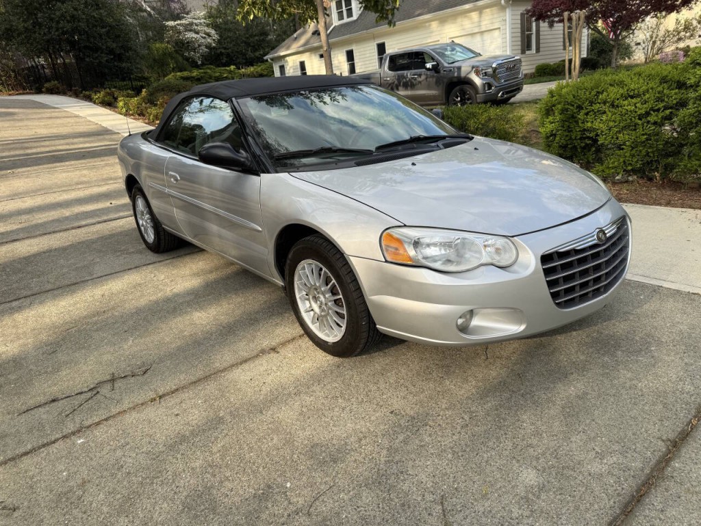 2005 Chrysler Sebring Image 3