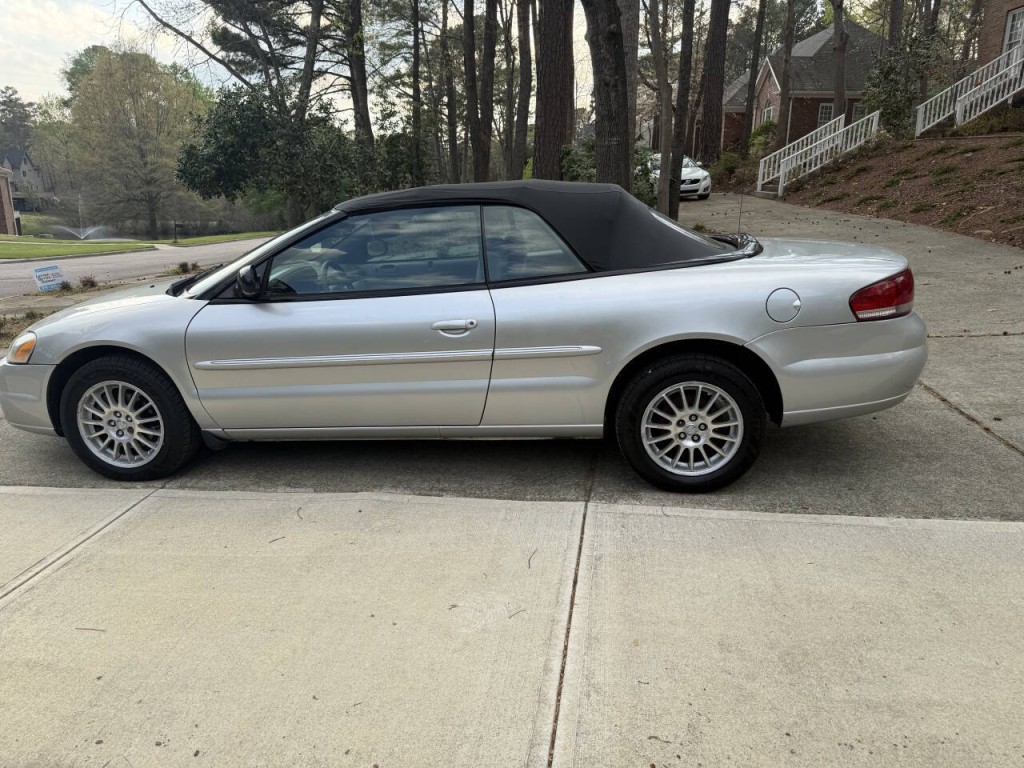 2005 Chrysler Sebring Image 8