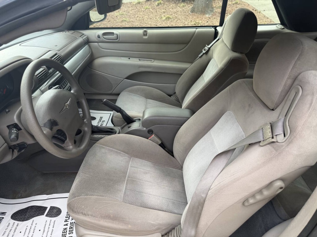 2005 Chrysler Sebring Image 10