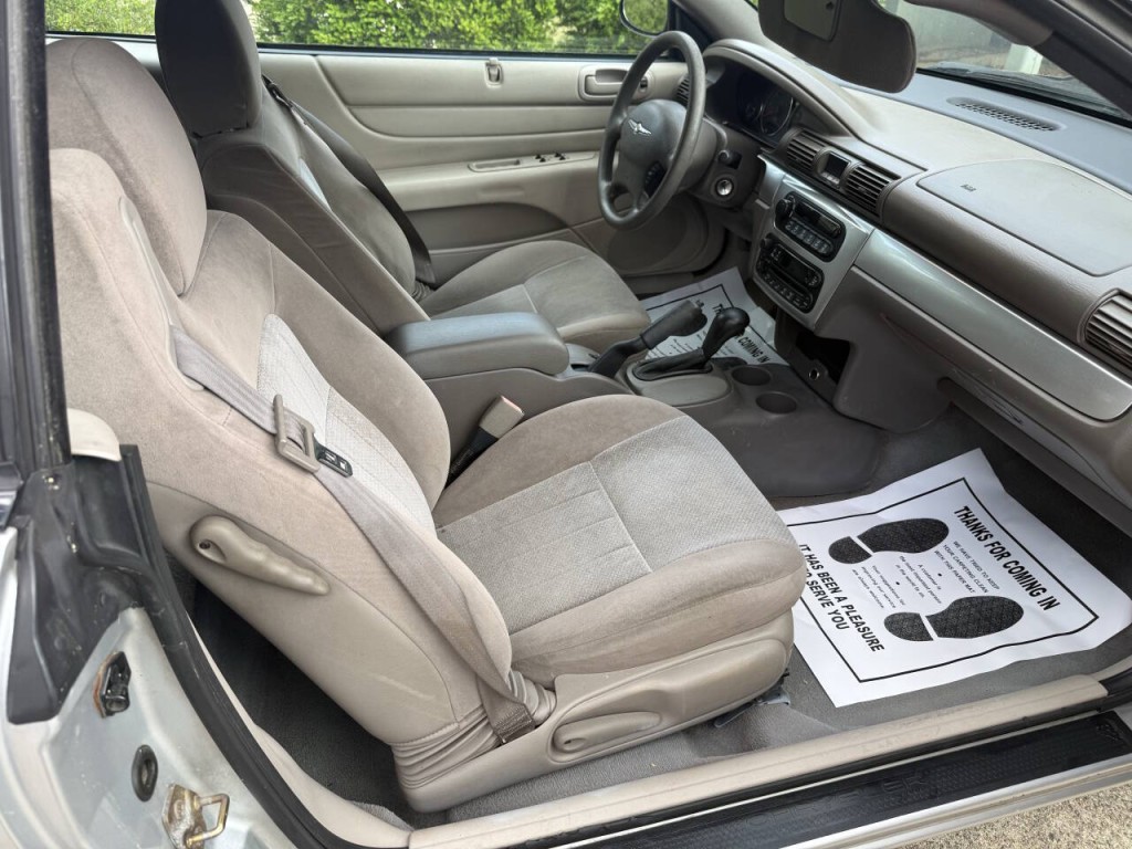 2005 Chrysler Sebring Image 13