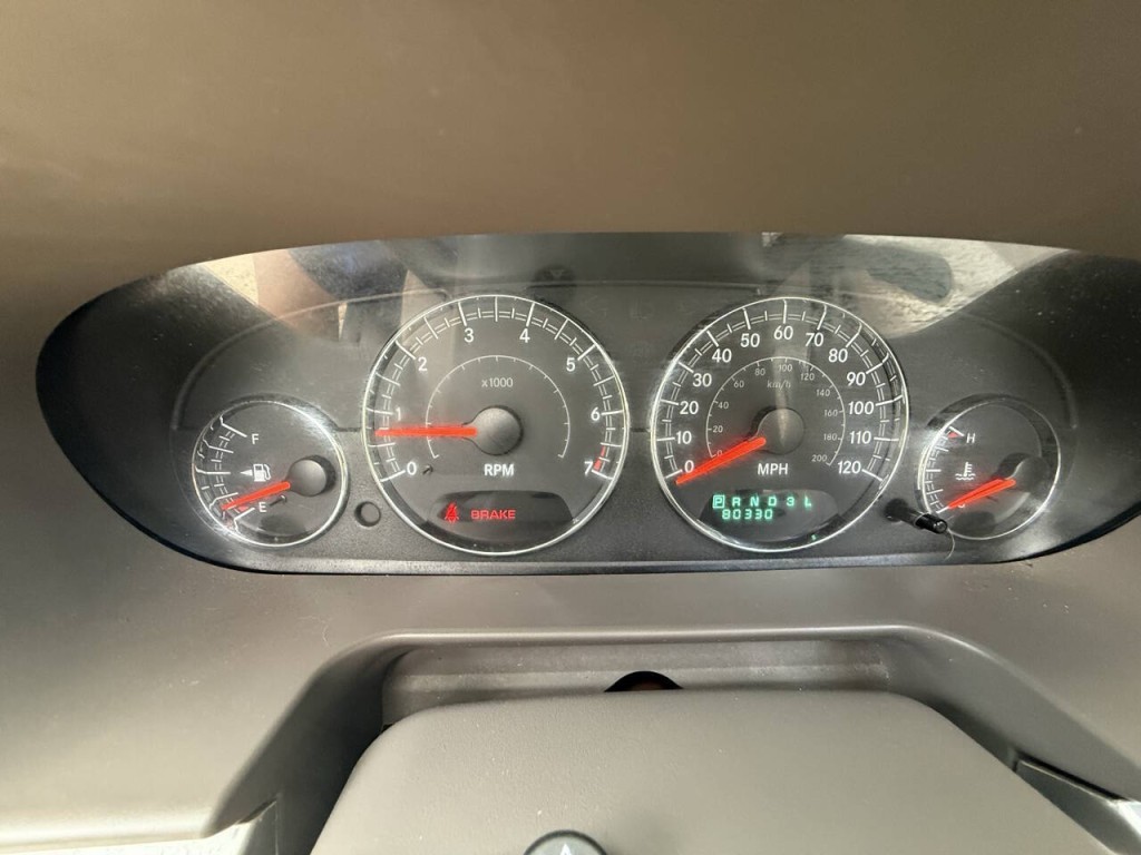 2005 Chrysler Sebring Image 14