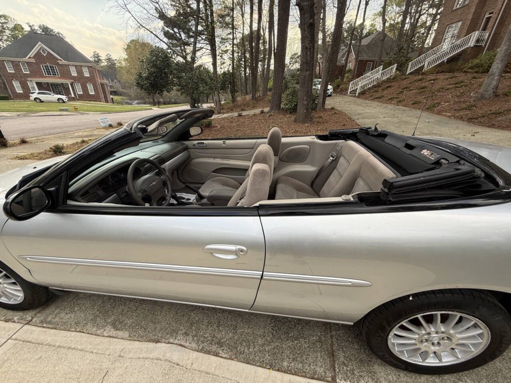 2005 Chrysler Sebring Image 16