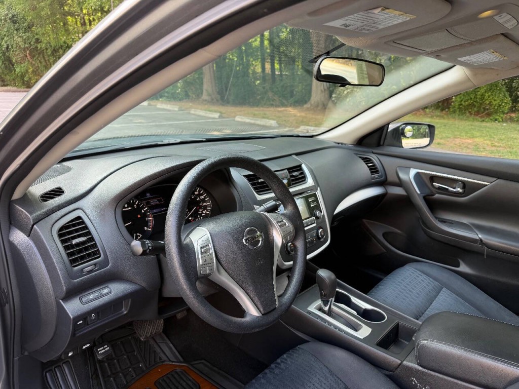 2018 Nissan Altima Image 8