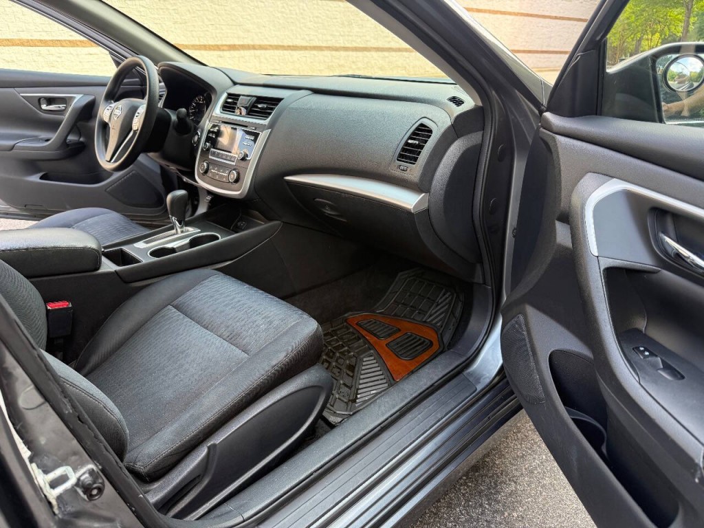 2018 Nissan Altima Image 9