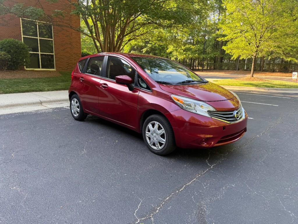 2015 Nissan Versa Image 2