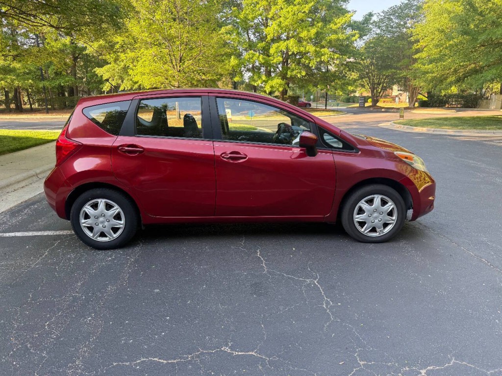 2015 Nissan Versa Image 3