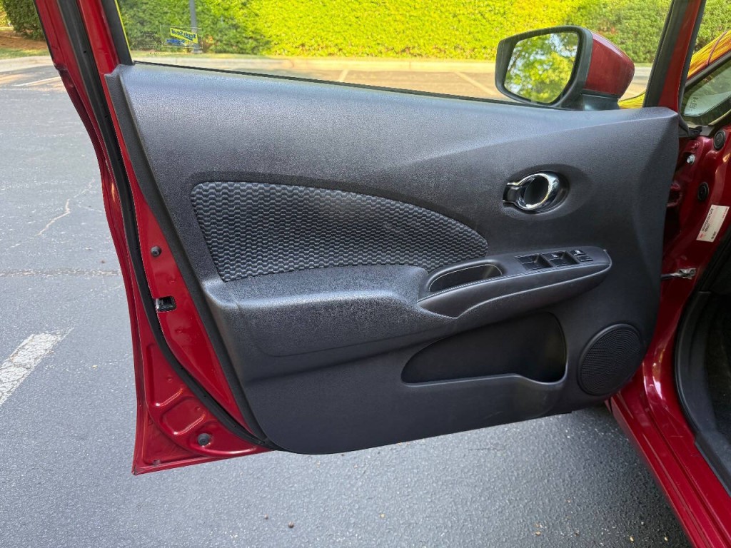 2015 Nissan Versa Image 9