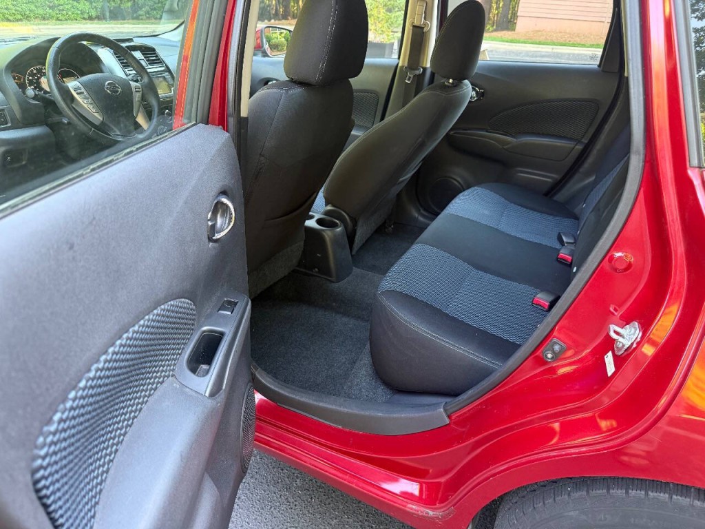 2015 Nissan Versa Image 11