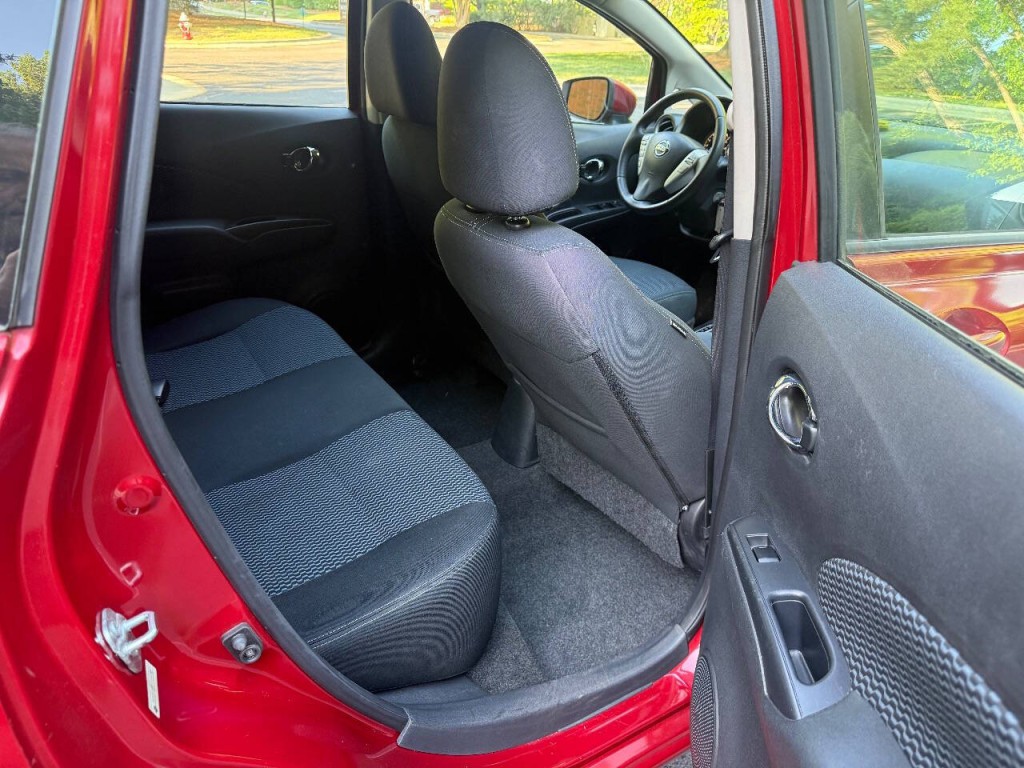 2015 Nissan Versa Image 13