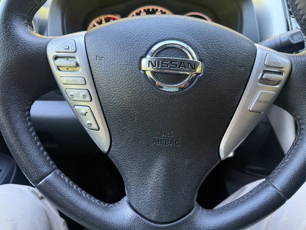 2015 Nissan Versa Image 16