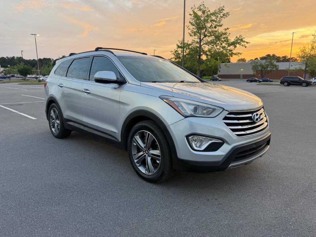 2016 Hyundai Santa Fe Image 1